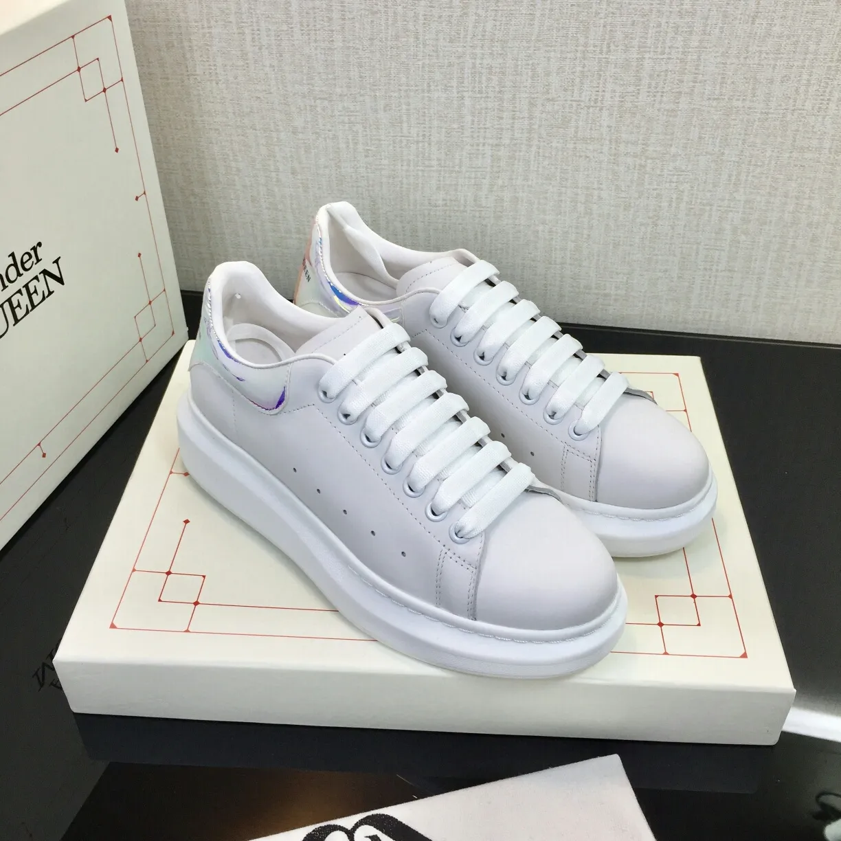 👟👟Ex-factory price 480👟👟 The latest upgraded version in 2022. The material is made of silk matte cowhide with sheepskin lining